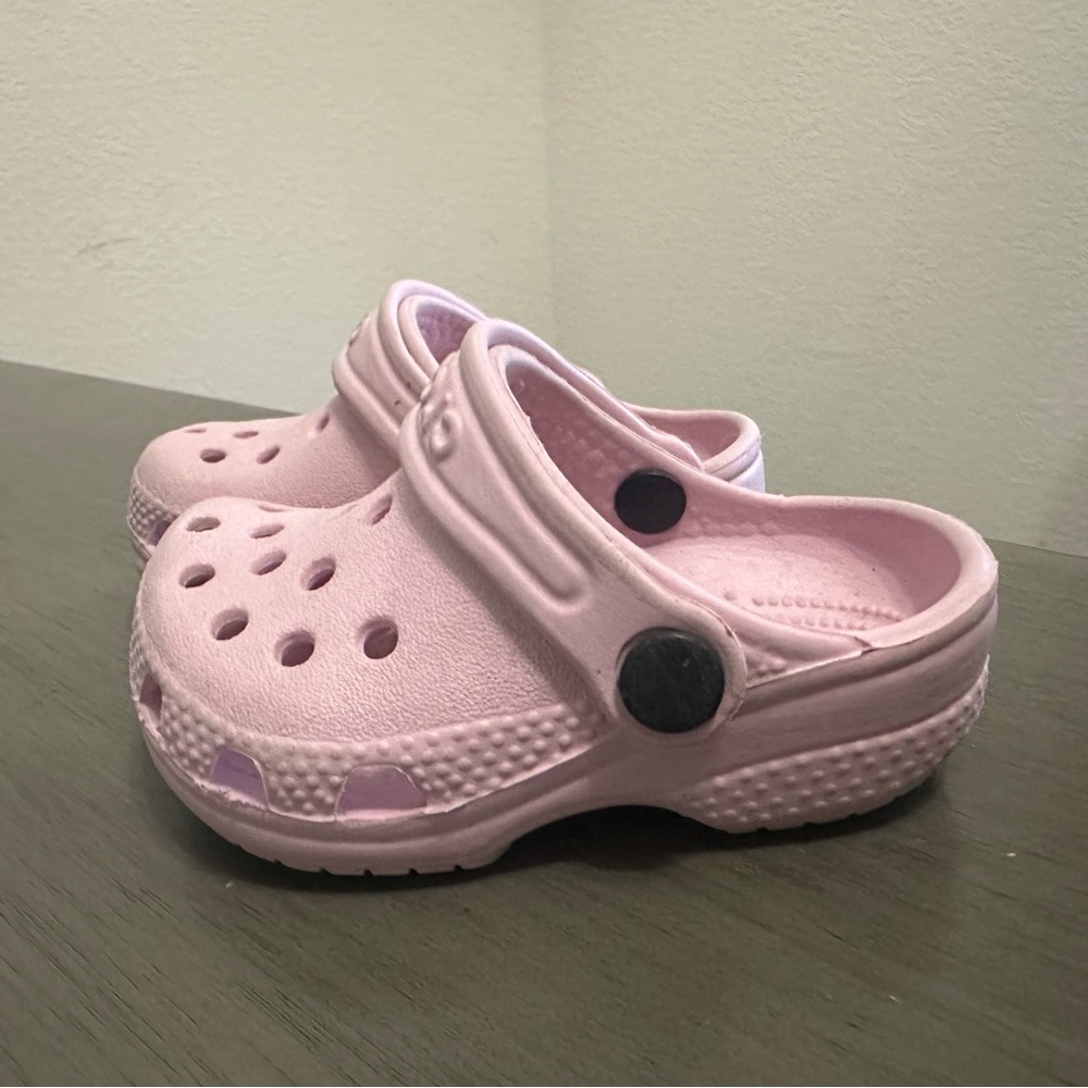 Infant Crocs Size 2/3